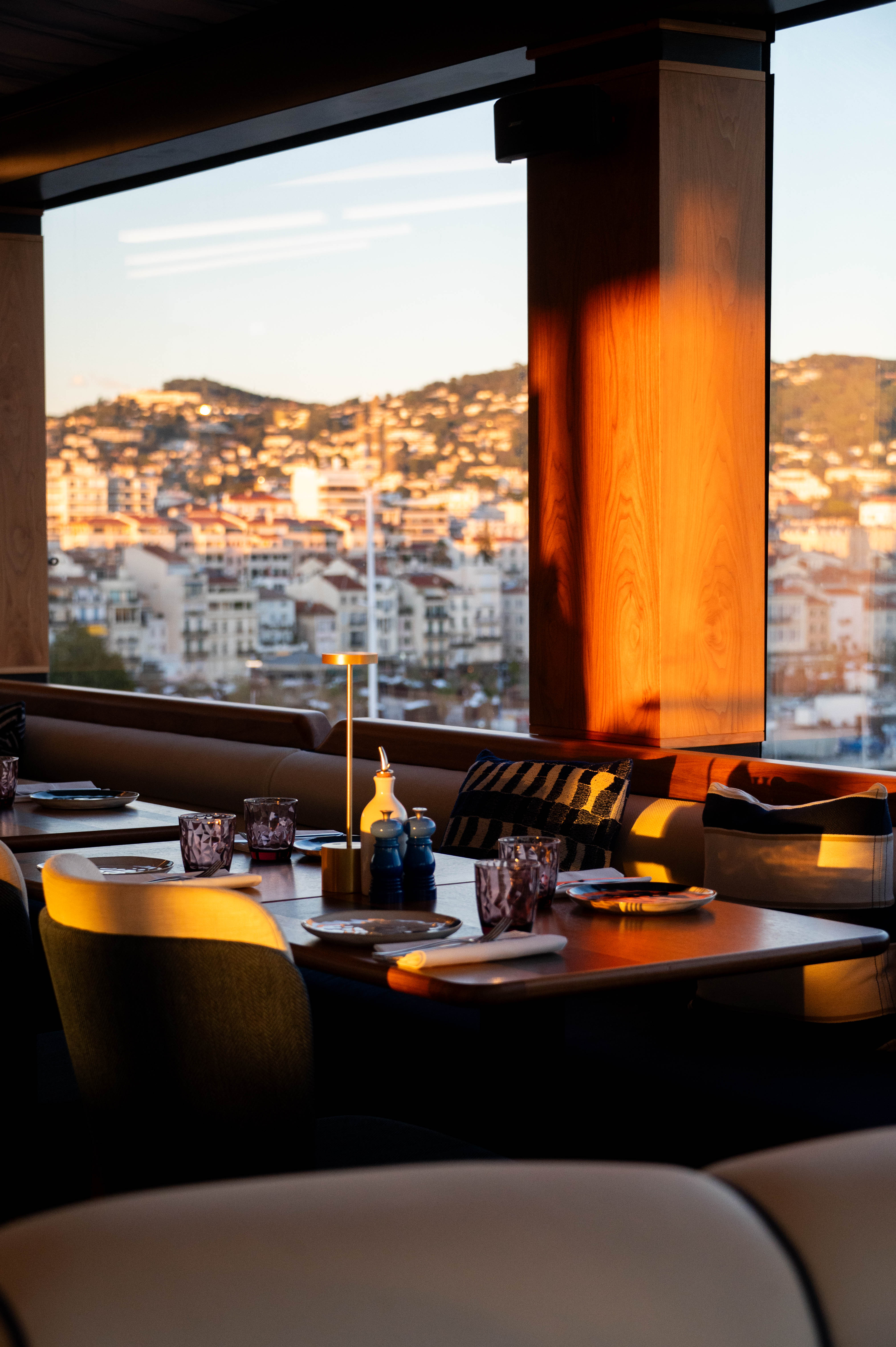 Cocktails and starters to share at sunset time